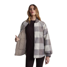 Load image into Gallery viewer, Varley Reno Reversible Womens Jacket - Fungi/M
- 1