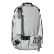Load image into Gallery viewer, Oakley Metallic OSR Backpack
 - 2