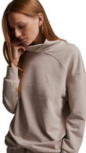 Load image into Gallery viewer, Varley Morrison Sphinx Womens Sweatshirt
 - 3