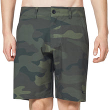 Load image into Gallery viewer, Oakley Hybrid Camo 19 Mens Shorts - CORE CAMO 982/40
 - 1