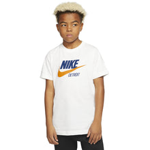 Load image into Gallery viewer, Nike Sportswear Detroit Boys Training T-Shirt - WHITE 100/XL
 - 1